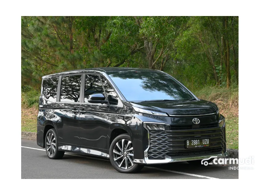 Jual Mobil Toyota Voxy 2022 2.0 di Banten Automatic Wagon Hitam Rp 426.000.000