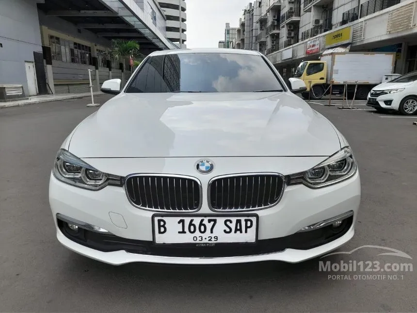 Jual Mobil BMW 320i 2018 Luxury 2.0 di DKI Jakarta Automatic Sedan Putih Rp 395.000.000