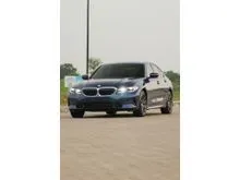 2020 BMW 320i 2.0 Sport Sedan (Faktur 2021) New Model (G20) Blue on Black Odo 21 Rb (TERMURAH)