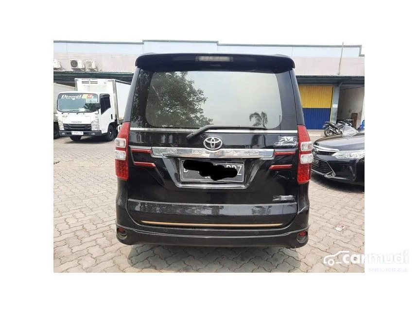 2015 Toyota NAV1 V Limited MPV