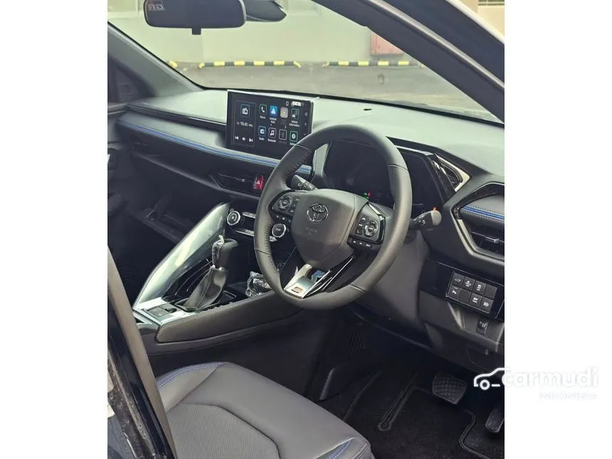 2025 Toyota Yaris Cross S HV with GR Parts Aero Pkg SUV