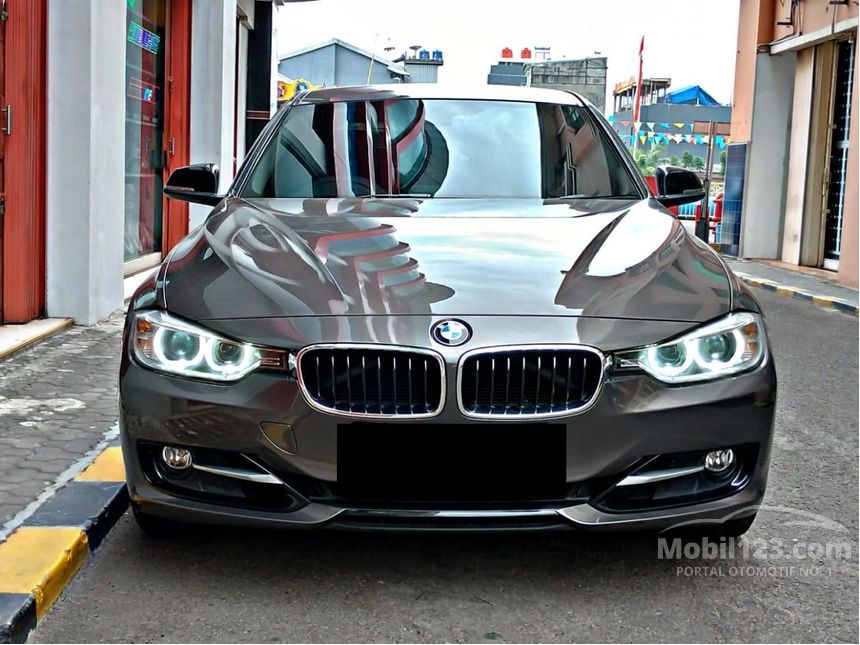 Jual Mobil  BMW  320i  2012 Luxury  2 0 di Sulawesi Selatan 