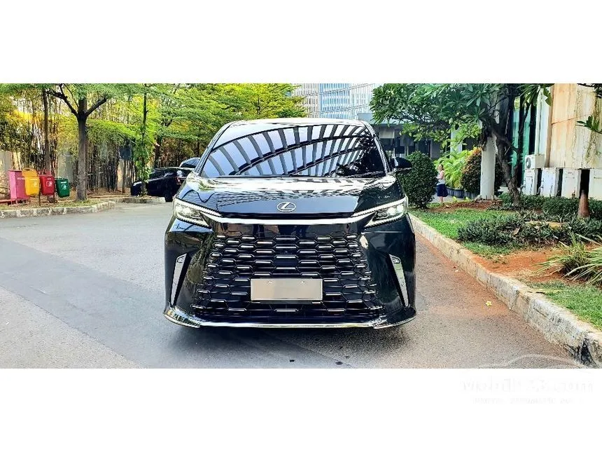 Jual Mobil Lexus LM350h 2024 2.5 di DKI Jakarta Automatic Van Wagon Hitam Rp 2.395.000.000
