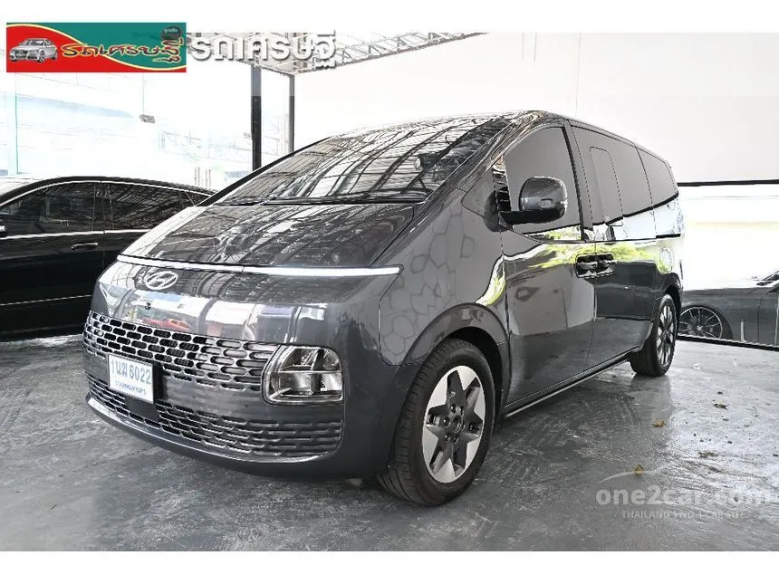2021 Hyundai Staria SEL Van