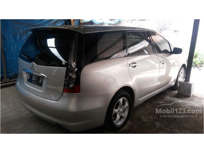 Jual Mobil Mitsubishi Grandis 2005 NA 2.4 di Jawa Barat 