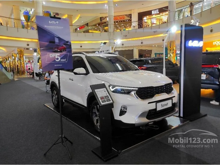 Jual Mobil KIA Sonet 2023 Premiere 1.5 di Bengkulu Automatic Wagon Putih Rp 299.000.000