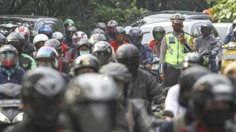 Hari Pertama PSBB Depok, Lalin Masih Terpantau Padat