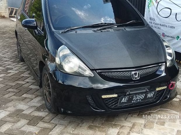 Honda Jazz Mobil bekas dijual di Jawa-timur Indonesia 