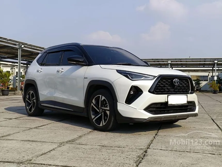 2023 Toyota Yaris Cross S HV (2 Tone) w GR Parts Aero Pkg (Prem Clr) SUV