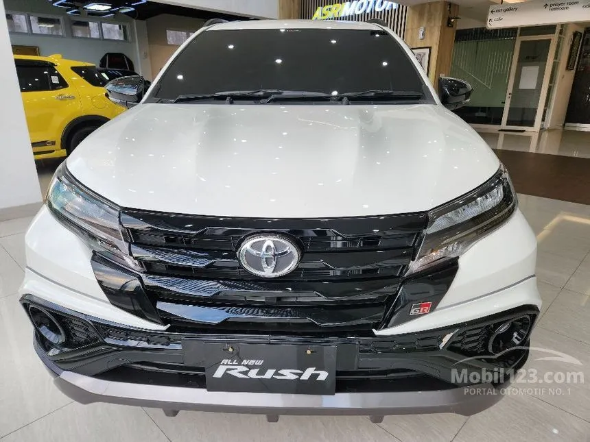 Jual Mobil Toyota Rush 2025 GR Sport 1.5 di Jawa Timur Automatic SUV Putih Rp 304.000.000