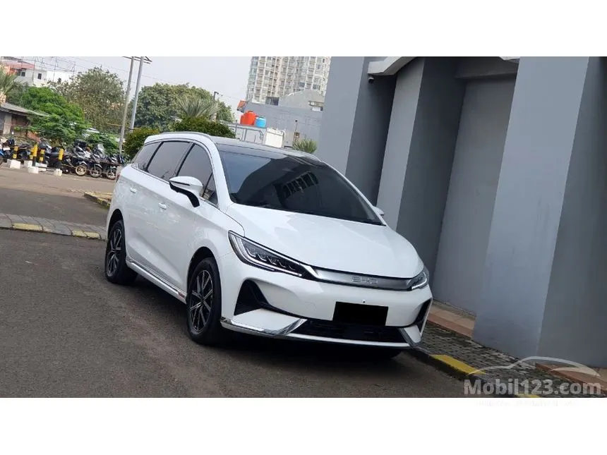 2025 BYD M6 Superior Captain 6 Seater MPV