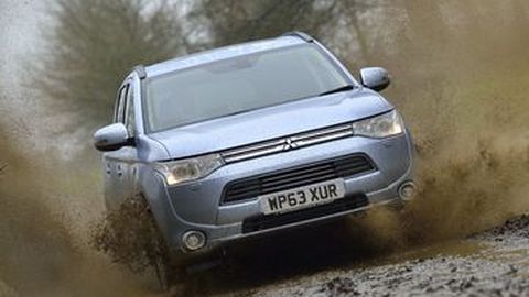 Hebat, Mitsubishi Outlander PHEV Bisa Nyalakan Lampu di 150 Rumah Seharian