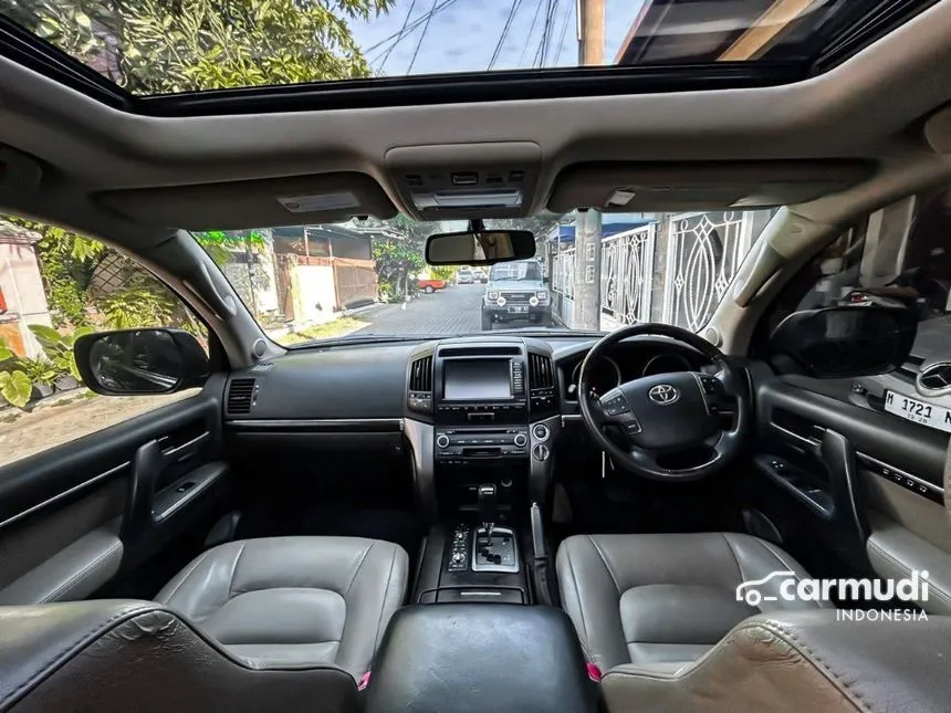 2010 Toyota Land Cruiser 200 Standard spec SUV