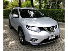 2015 Nissan X-TRAIL 2.5 (ปี 14-20) V 4WD SUV