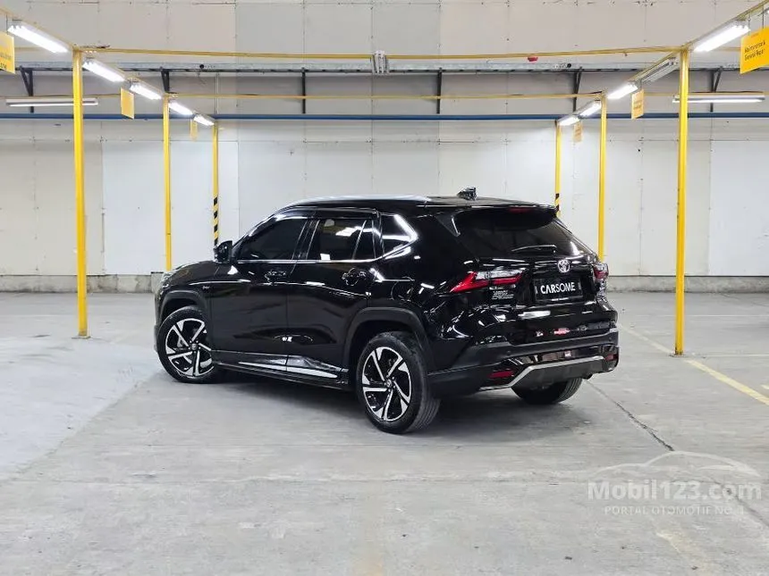 2023 Toyota Yaris Cross S HV SUV