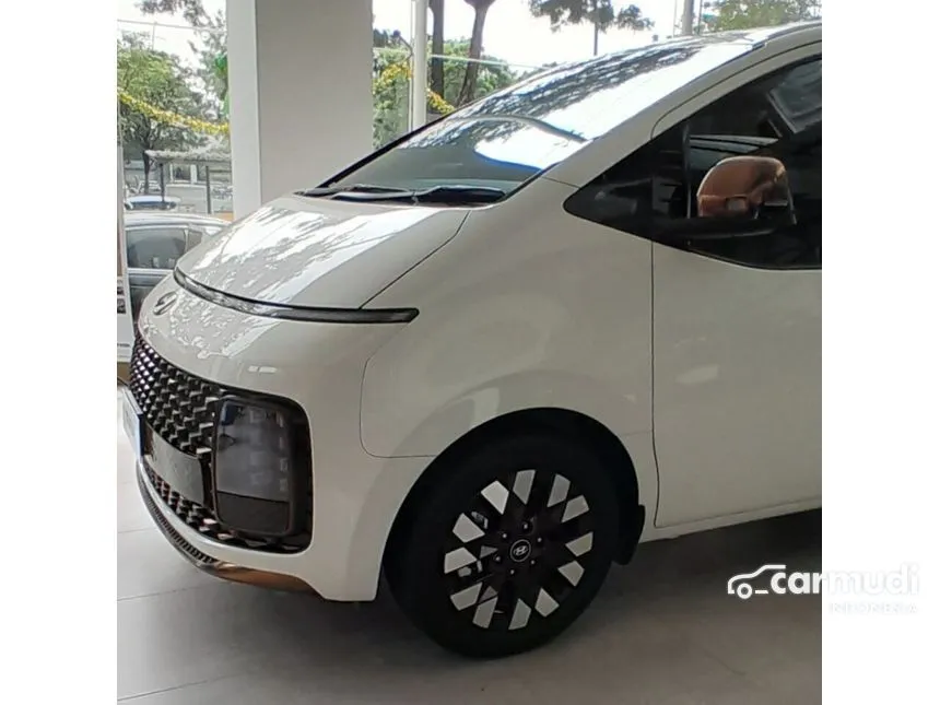 Jual Mobil Hyundai Staria 2024 Signature 7 2.2 di Jawa Barat Automatic Wagon Putih Rp 1.060.500.000