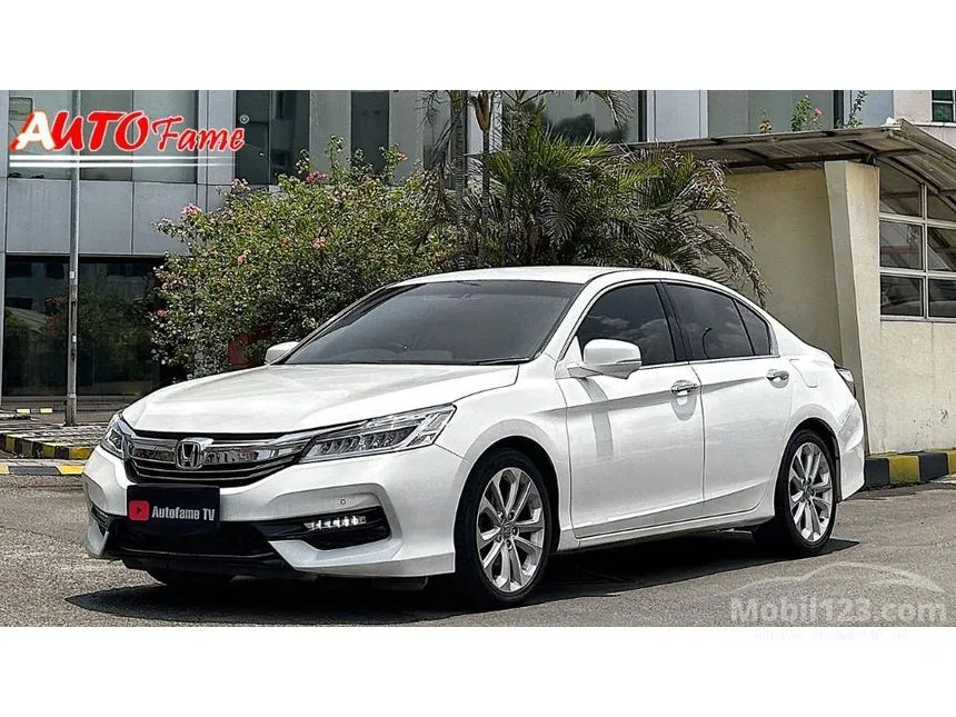 Jual Mobil Honda Accord 2018 VTi