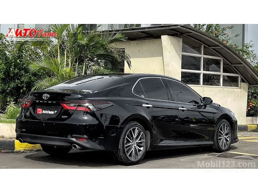 2022 Toyota Camry V Sedan
