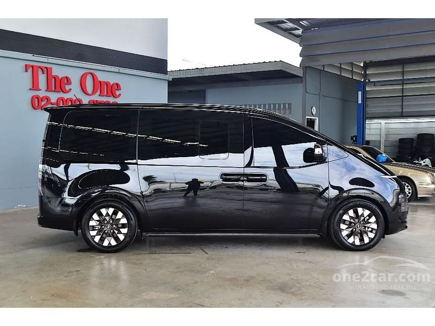 2022 Hyundai Staria Premium Van