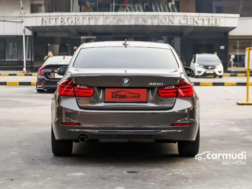 2014 BMW 320i Sport Sedan