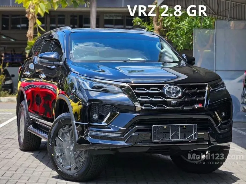 Jual Mobil Toyota Fortuner 2023 GR Sport 2.8 di Jawa Timur Automatic SUV Hitam Rp 546.300.000
