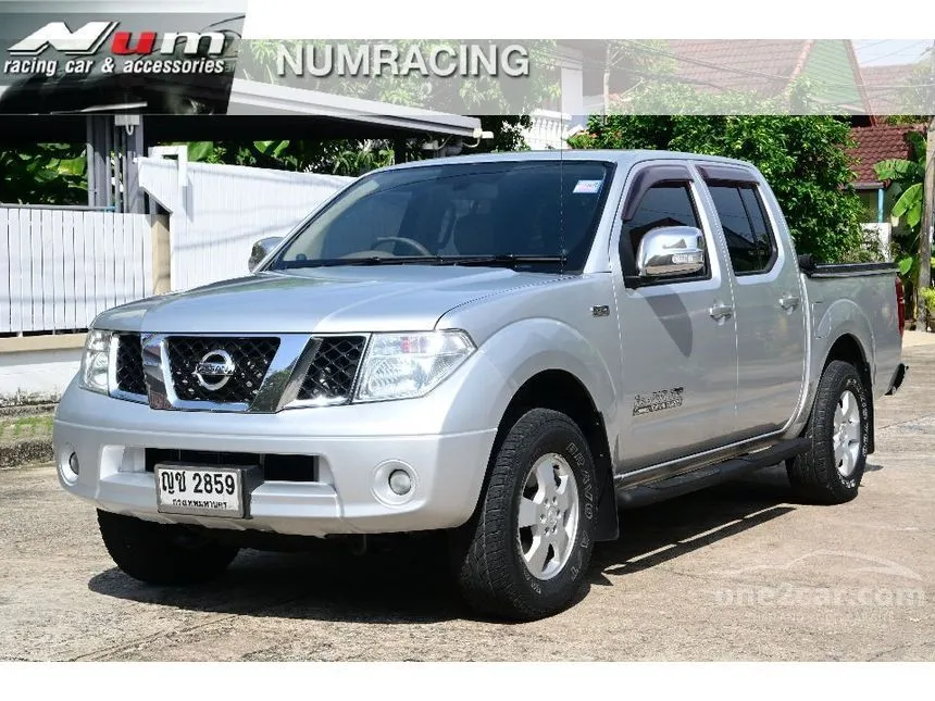 2010 Nissan Frontier Navara LE Double Cab Pickup