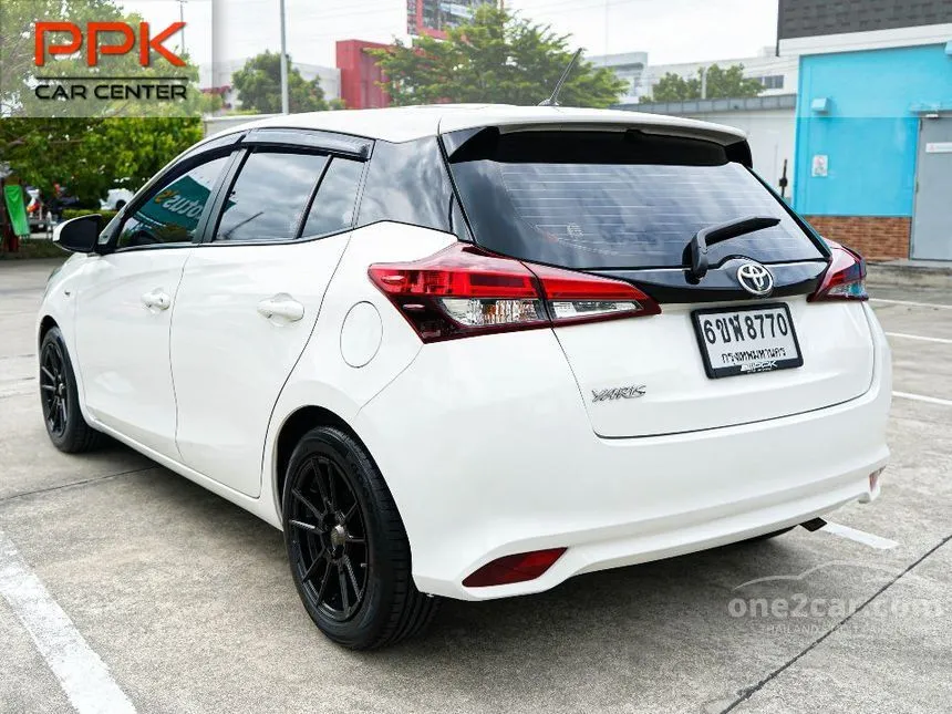 2021 Toyota YARIS Entry Hatchback