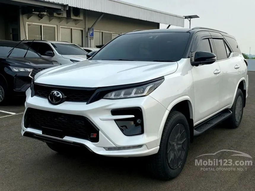 Jual Mobil Toyota Fortuner 2024 GR Sport TSS 2.8 di Kalimantan Tengah Automatic SUV Putih Rp 663.200.000
