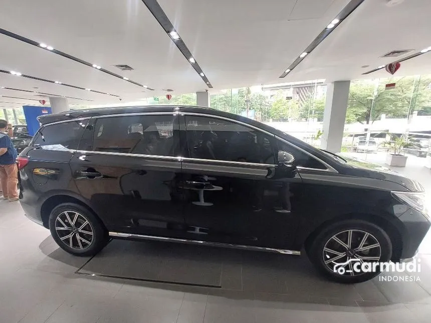 2024 BYD M6 EV Superior Wagon