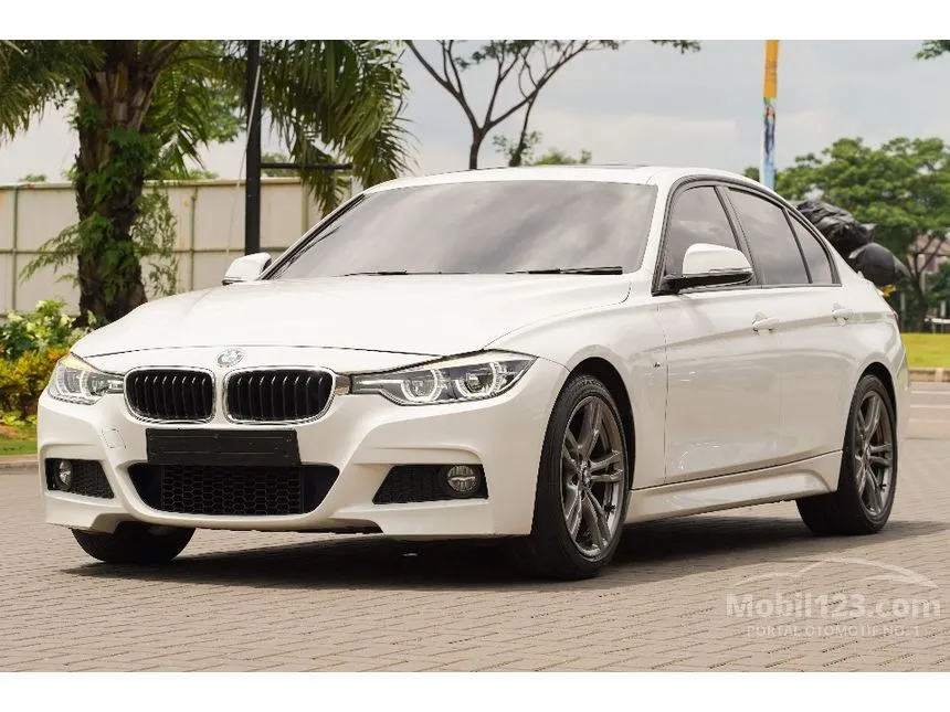 Jual Mobil BMW 320i 2019 Sport Shadow Edition 2.0 di Banten Automatic Sedan Putih Rp 365.000.000