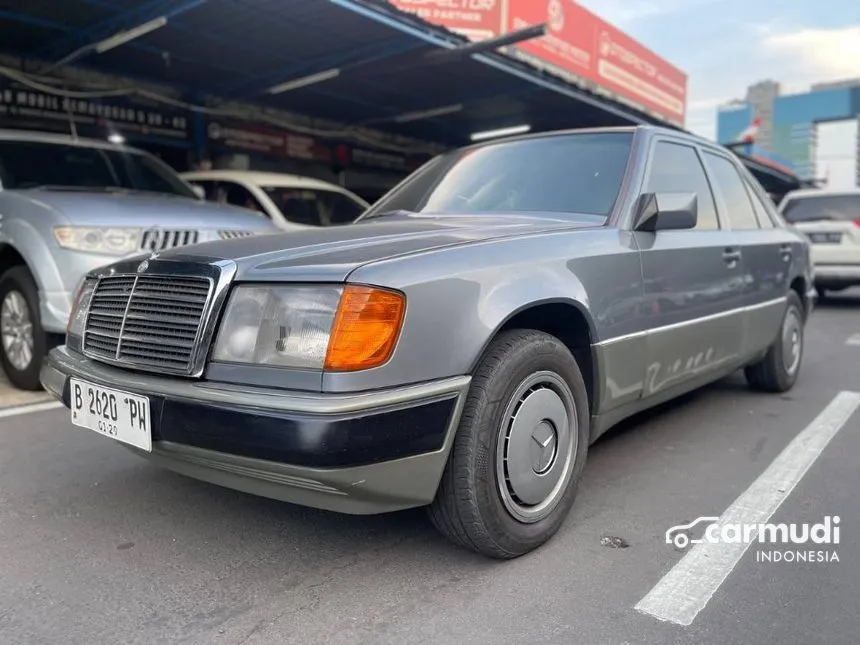 1992 Mercedes-Benz 300E Sedan