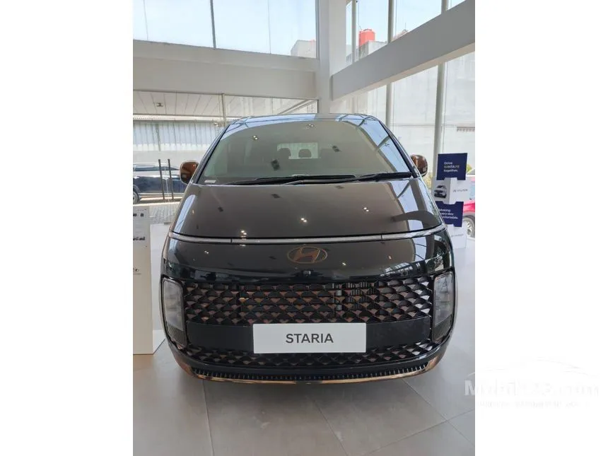 Jual Mobil Hyundai Staria 2024 Signature 7 2.2 di Jawa Barat Automatic Wagon Hitam Rp 998.500.000