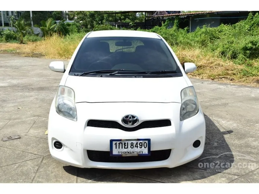 2013 Toyota YARIS E Hatchback