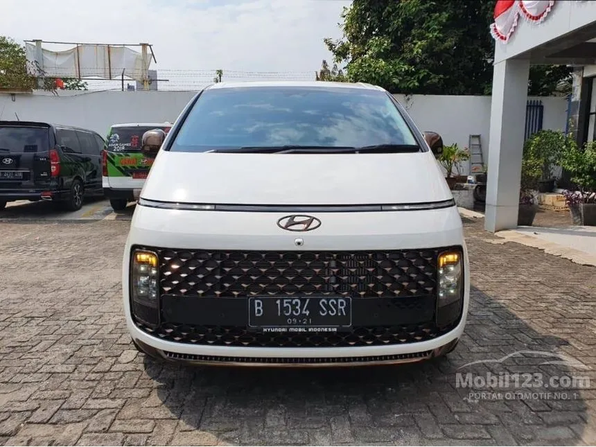 Jual Mobil Hyundai Staria 2024 Signature 9 2.2 di Banten Automatic Wagon Putih Rp 831.600.000