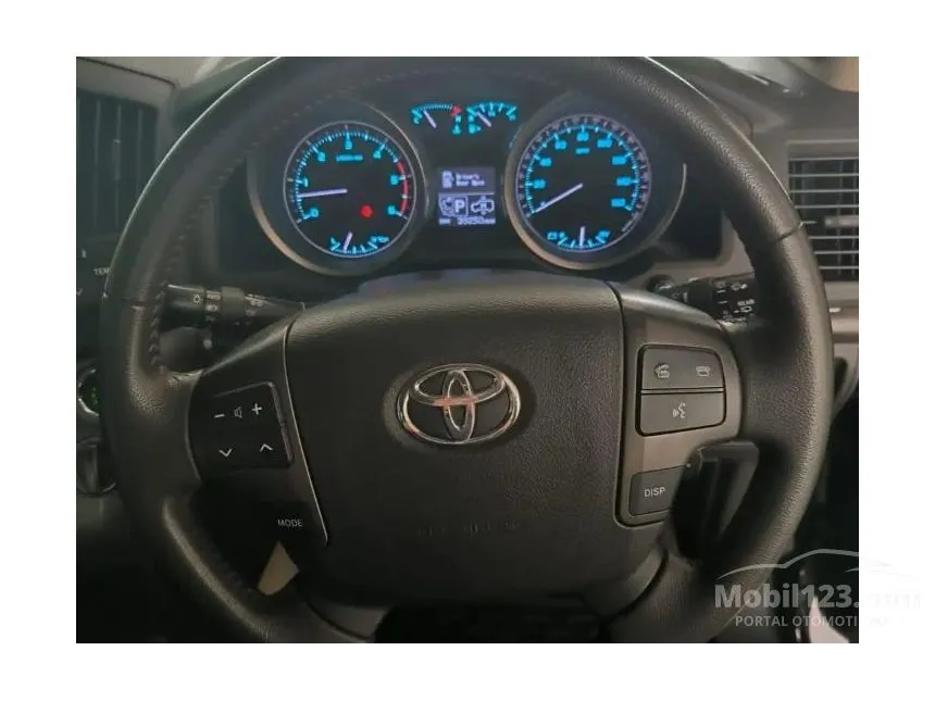2011 Toyota Land Cruiser 200 Full spec SUV