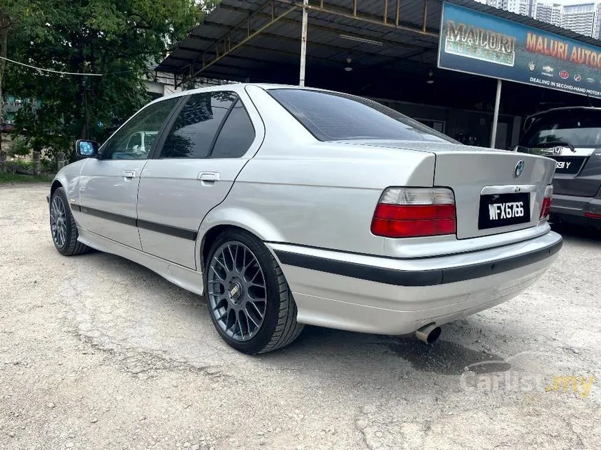 1997 BMW 318i Sedan