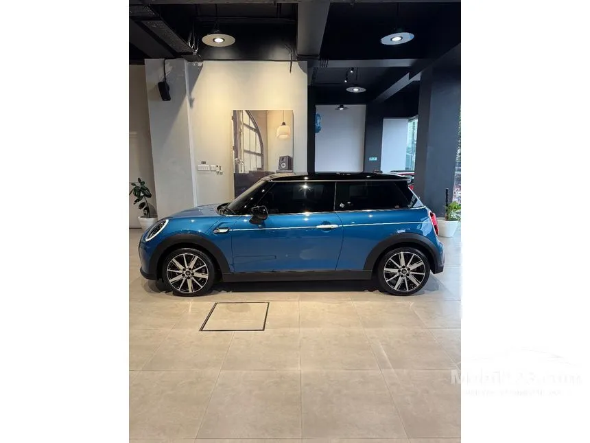 Jual Mobil MINI Cooper 2024 5 Door 1.5 di Jawa Barat Automatic Hatchback Biru Rp 922.000.000