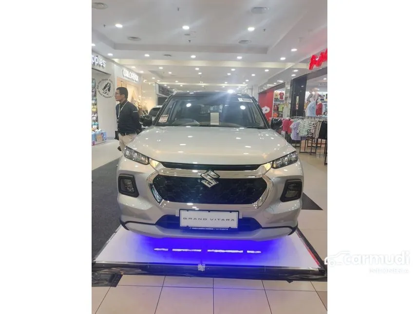 Jual Mobil Suzuki Grand Vitara 2024 MHEV GX Two Tone 1.5 di Jawa Barat Automatic SUV Silver Rp 324.797.463