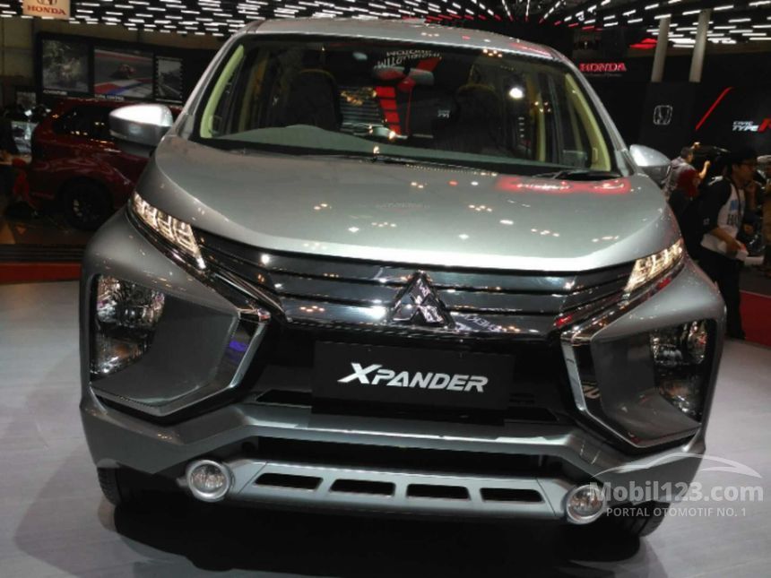 Gambar Interior  Mitsubishi Expander Tipe  Sport  Kombinasi 