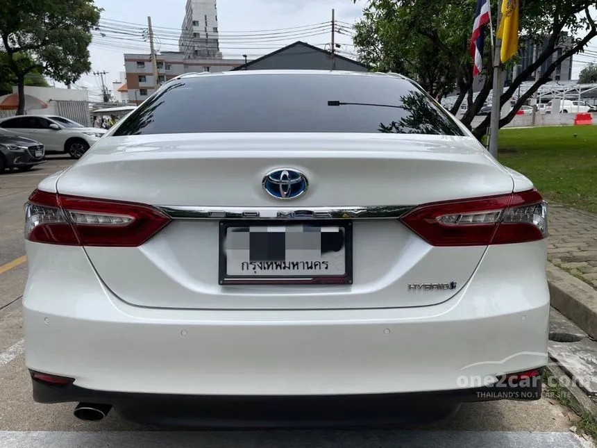 2019 Toyota Camry Hybrid Premium Sedan