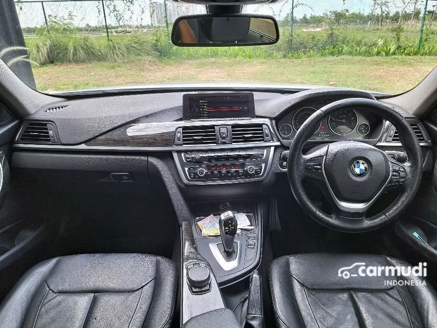 2015 BMW 320i Luxury Sedan