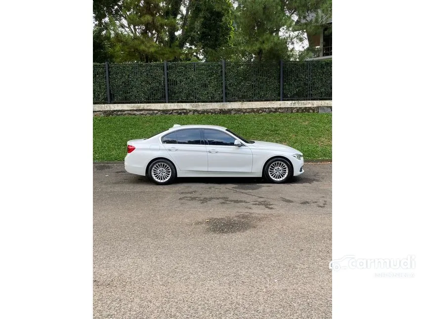 2019 BMW 320i Luxury Sedan