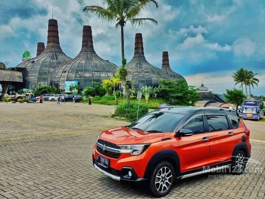Jual Mobil Suzuki XL7 2022 ALPHA 1.5 di Jawa Tengah Automatic Wagon Orange Rp 225.000.000