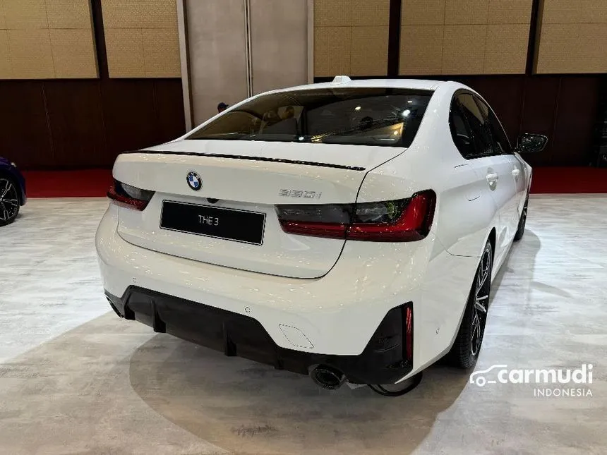 2025 BMW 330i M Sport Pro Sedan