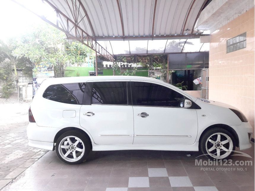 Jual Mobil Nissan Grand Livina 2011 Highway Star 1.5 di 