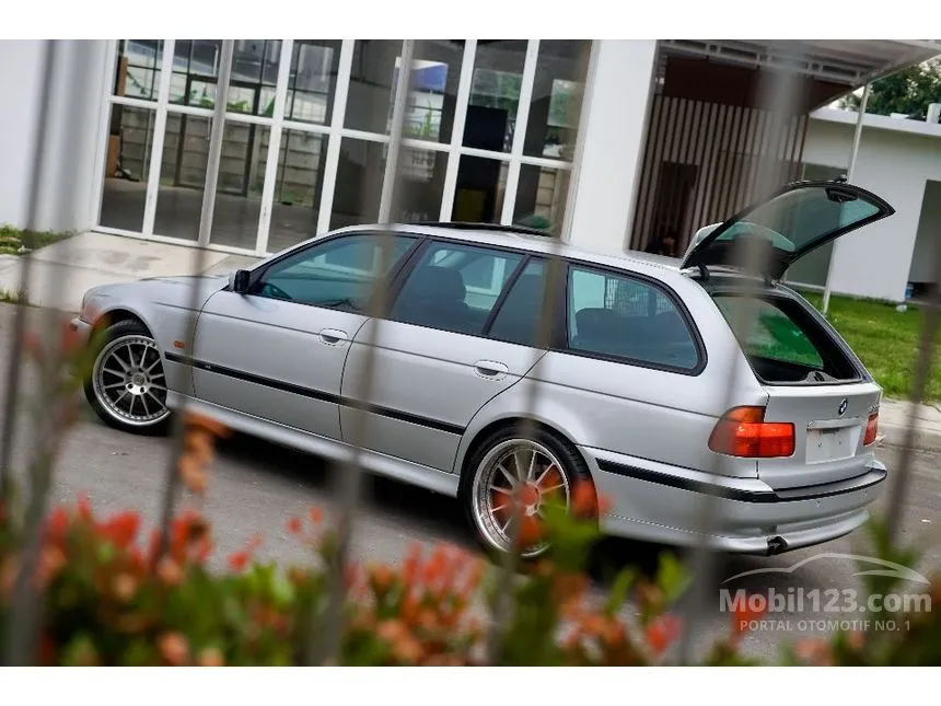 2000 BMW 528i Wagon