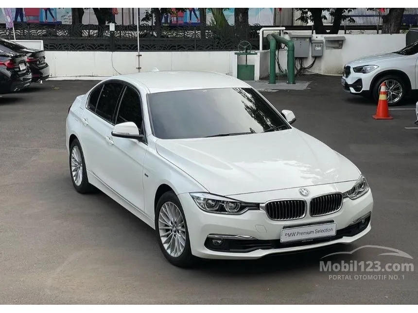 Jual Mobil BMW 320i 2018 Luxury 2.0 di DKI Jakarta Automatic Sedan Putih Rp 469.000.000
