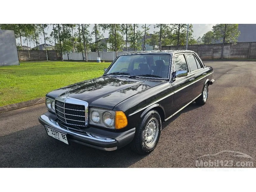 1985 Mercedes-Benz 280E Sedan
