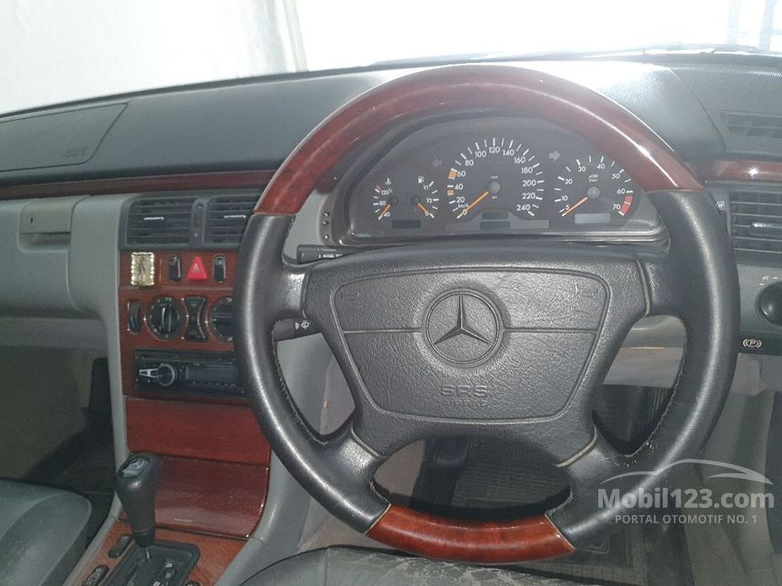 1998 Mercedes-Benz E230 W210 2.3 Automatic Sedan