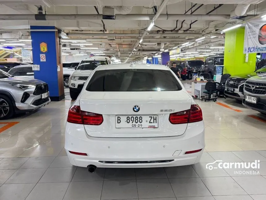 2013 BMW 320i Sport Sedan